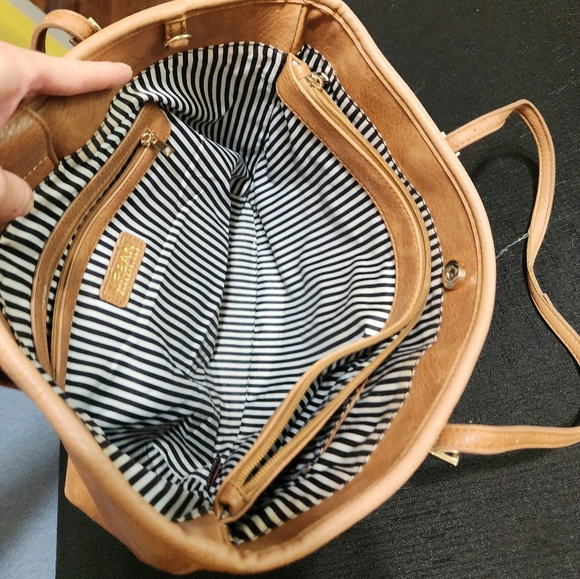 Urban Expressions tan tote bag - Picture 6 of 10